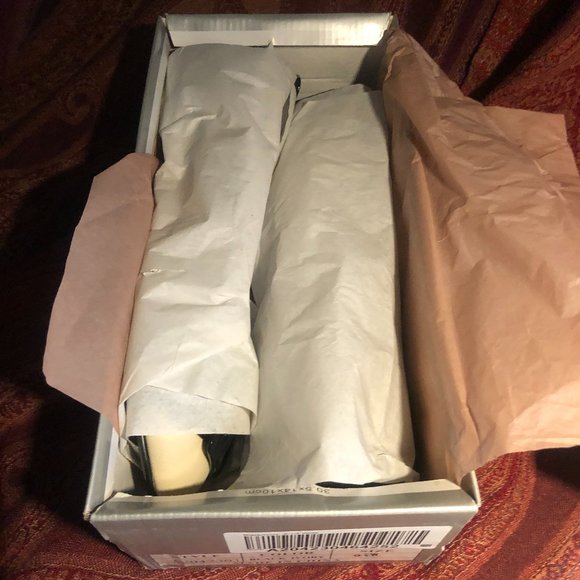 NEW IN BOX: SHOEBOX NEW YORK FLATS - Picture 7 of 10